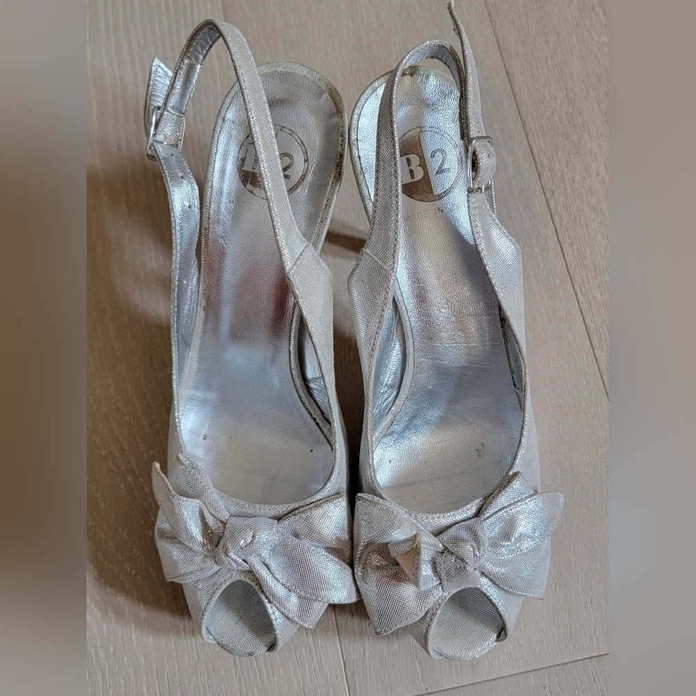 B2 high heels